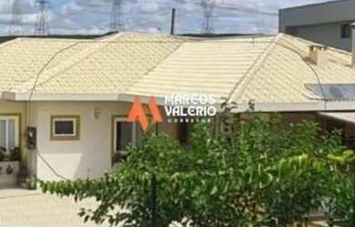 Imagem: A casa possui 4 Dormitórios, 3 Banheiros, 4 Vagas na garagem