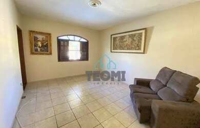 Imagem: A casa possui 4 Dormitórios, 4 Banheiros, 4 Vagas na garagem