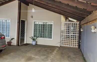 Imagem: A casa possui 2 Dormitórios, 1 Banheiro, 1 Vaga na garagem