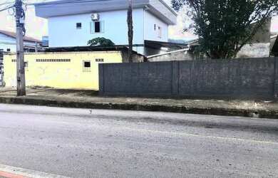 Imagem: O terreno possui 127m² de Área e está localizado em Iririú