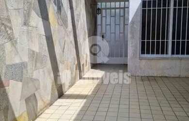 Imagem: A casa possui 3 Dormitórios, 4 Banheiros, 2 Vagas na garagem