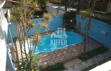 Imagem: A casa possui 4 Dormitórios, 5 Banheiros, 2 Vagas na garagem