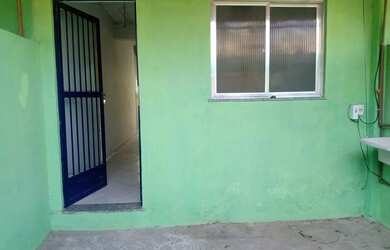 Imagem: A casa possui 1 Dormitório, 1 Banheiro, 1 Vaga na garagem