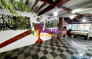 Imagem: A casa possui 3 Dormitórios, 5 Banheiros, 2 Vagas na garagem