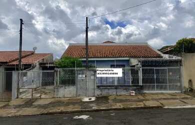 Imagem: A casa possui 3 Dormitórios, 3 Banheiros, 3 Vagas na garagem