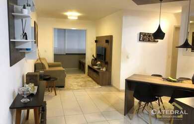 Imagem: O apartamento possui 2 Dormitórios, 1 Banheiro, 2 Vagas na