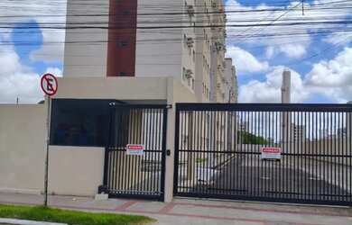 Imagem: O apartamento possui 2 Dormitórios, 1 Banheiro, 2 Vagas na