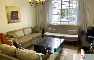 Imagem: A casa possui 3 Dormitórios, 3 Banheiros, 2 Vagas na garagem