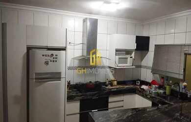 Imagem: A casa possui 3 Dormitórios, 3 Banheiros, 4 Vagas na garagem