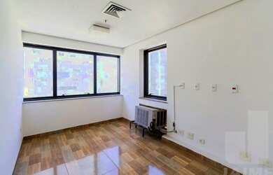 Imagem: O depósito possui 1 Vaga na garagem, 37m² de Área e está