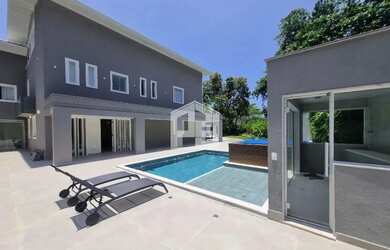 Imagem: A casa em condomínio possui 5 Dormitórios, 5 Banheiros, 5