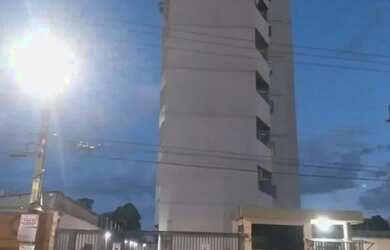 Imagem: O apartamento possui 3 Dormitórios, 1 Banheiro, 1 Vaga na garagem