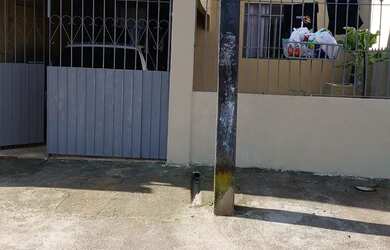 Imagem: A casa possui 2 Dormitórios, 1 Banheiro, 1 Vaga na garagem