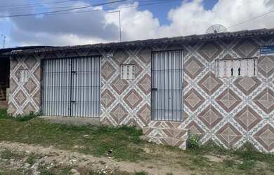 Imagem: A casa possui 3 Dormitórios, 1 Banheiro, 1 Vaga na garagem