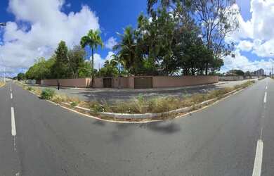 Imagem: A casa possui 4 Dormitórios, 4 Banheiros, 5 Vagas na garagem