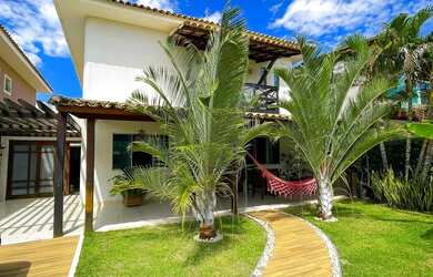 Imagem: A casa em condomínio possui 4 Dormitórios, 5 Banheiros, 2