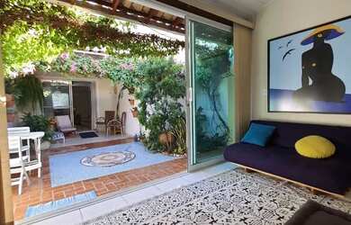 Imagem: A casa possui 3 Dormitórios, 4 Banheiros, 2 Vagas na garagem