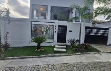 Imagem: A casa possui 5 Dormitórios, 5 Banheiros, 3 Vagas na garagem