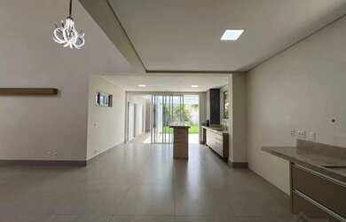 Imagem: A casa em condomínio possui 4 Dormitórios, 5 Banheiros, 4