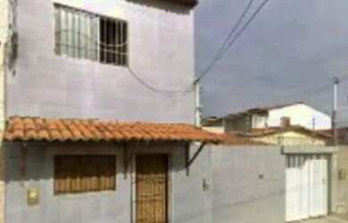 Imagem: A casa possui 3 Dormitórios, 3 Banheiros, 2 Vagas na garagem