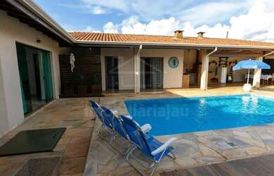 Imagem: A casa possui 5 Dormitórios, 4 Banheiros, 3 Vagas na garagem