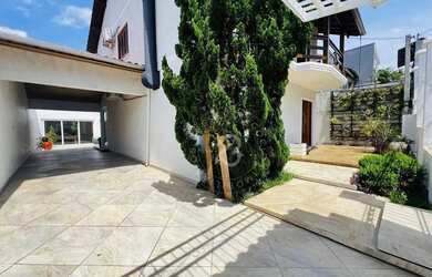 Imagem: A casa possui 2 Dormitórios, 3 Banheiros, 3 Vagas na garagem