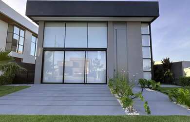 Imagem: A casa em condomínio possui 4 Dormitórios, 4 Banheiros, 4