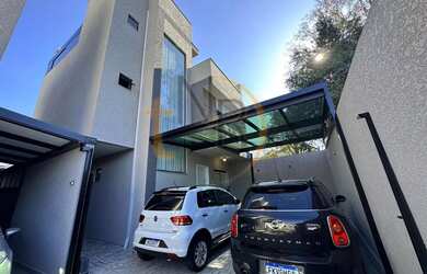 Imagem: A casa possui 3 Dormitórios, 4 Banheiros, 2 Vagas na garagem