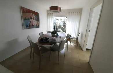 Imagem: A casa possui 4 Dormitórios, 4 Banheiros, 4 Vagas na garagem