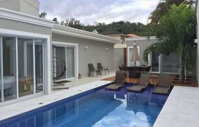 Imagem: A casa em condomínio possui 4 Dormitórios, 4 Banheiros, 3