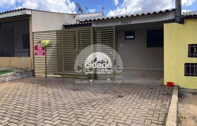 Imagem: A casa possui 2 Dormitórios, 1 Banheiro, 1 Vaga na garagem