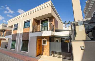 Imagem: A casa em condomínio possui 3 Dormitórios, 3 Banheiros, 3