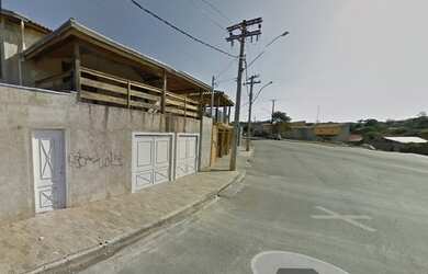 Imagem: A casa possui 1 Banheiro, 250m² de Área e está localizado