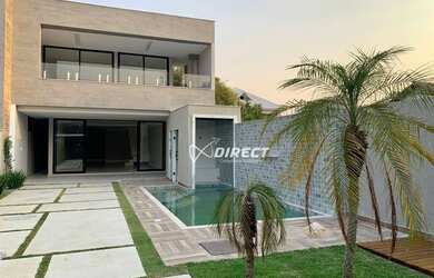 Imagem: A casa em condomínio possui 4 Dormitórios, 5 Banheiros, 3