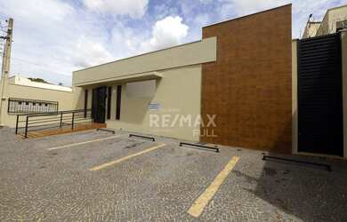 Imagem: O depósito possui 5 Vagas na garagem, 252m² de Área e está