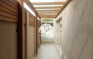 Imagem: O apartamento possui 1 Dormitório, 2 Banheiros, 2 Vagas na