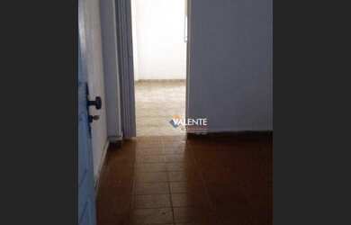 Imagem: A kitnet possui 1 Dormitório, 1 Banheiro, 1 Vaga na garagem