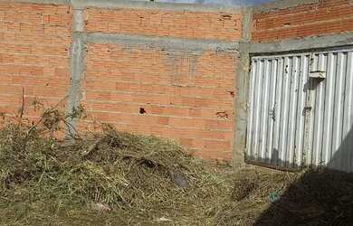 Imagem: A casa possui 2 Dormitórios, 1 Banheiro e está localizado