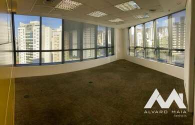 Imagem: O depósito possui 1 Vaga na garagem e 225m² de Área e está