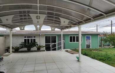 Imagem: A casa possui 1 Dormitório, 1 Banheiro, 1 Vaga na garagem