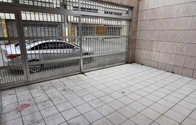 Imagem: O depósito possui 2 Vagas na garagem, 90m² de Área e está