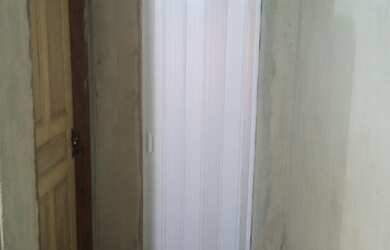 Imagem: A casa possui 3 Dormitórios, 1 Banheiro, Imóvel novo e está