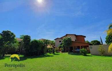 Imagem: A casa possui 5 Dormitórios, 5 Banheiros, 4 Vagas na garagem