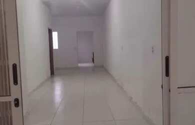 Imagem: A casa possui 2 Dormitórios, 2 Banheiros, 1 Vaga na garagem