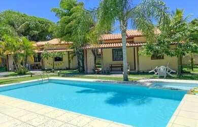 Imagem: A casa possui 3 Dormitórios, 2 Vagas na garagem e está localizado