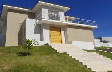 Imagem: A casa em condomínio possui 5 Dormitórios, 5 Banheiros, 5