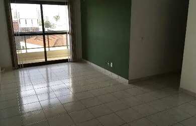 Imagem: O apartamento possui 3 Dormitórios, 1 Banheiro, 2 Vagas na