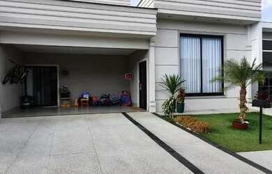 Imagem: A casa em condomínio possui 3 Dormitórios, 4 Banheiros, 4