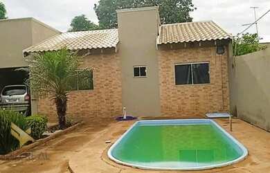 Imagem: A casa possui 3 Dormitórios, 1 Banheiro, 1 Vaga na garagem