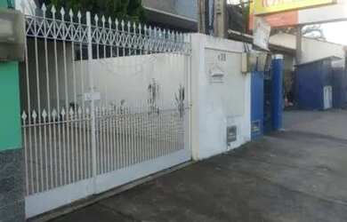 Imagem: A casa possui 2 Dormitórios, 2 Banheiros, 2 Vagas na garagem